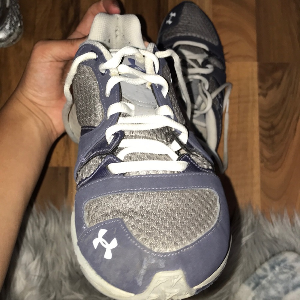 Tennis shoes - Picture 3 of 5